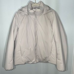 Women’s white UNIQLO waterproof putter jacket